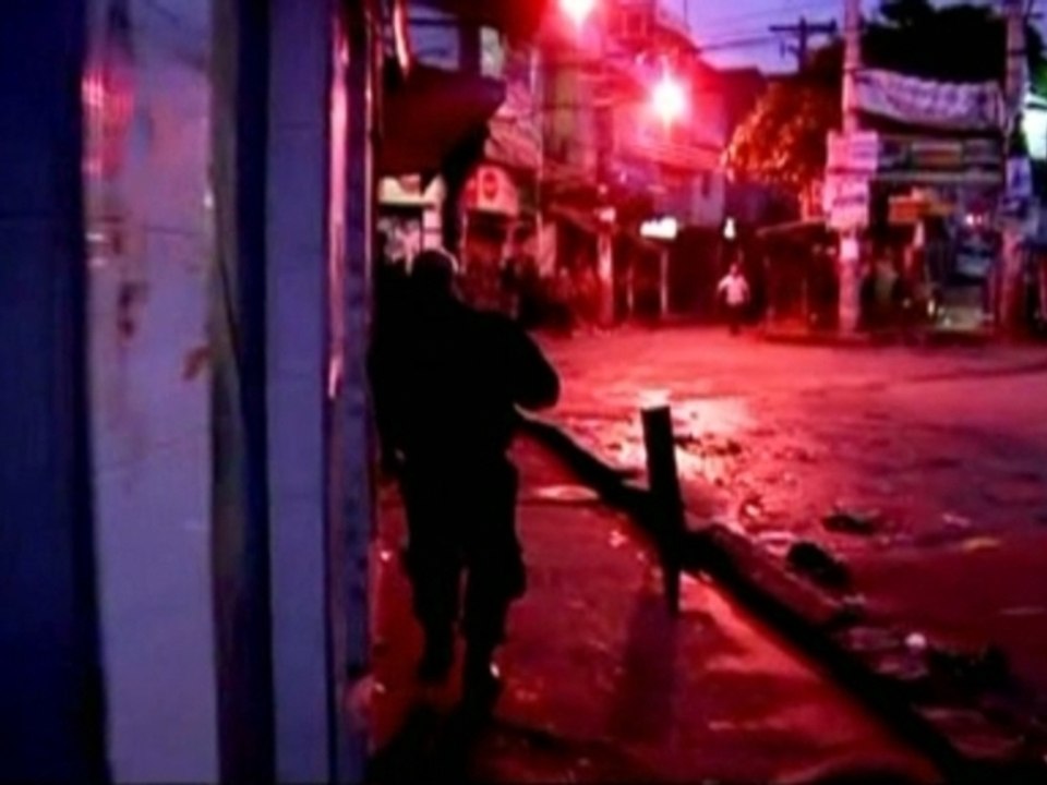 Police raid violent Rio slums