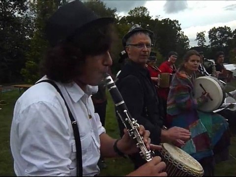 Cercle circassien dansé sur une tarentelle