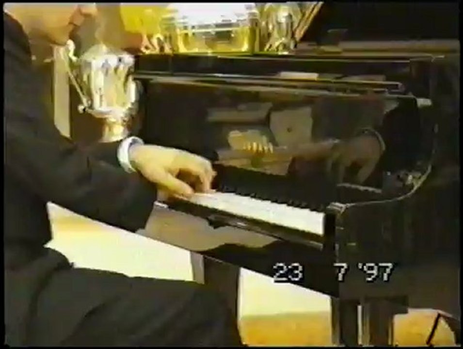 Rosario Ruggiero interpreta C. Debussy L'isle joyeuse