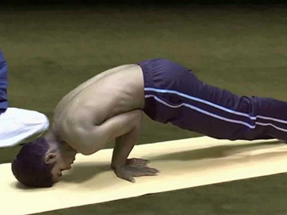 General Level 4 Yoga : Advance Hand Stand