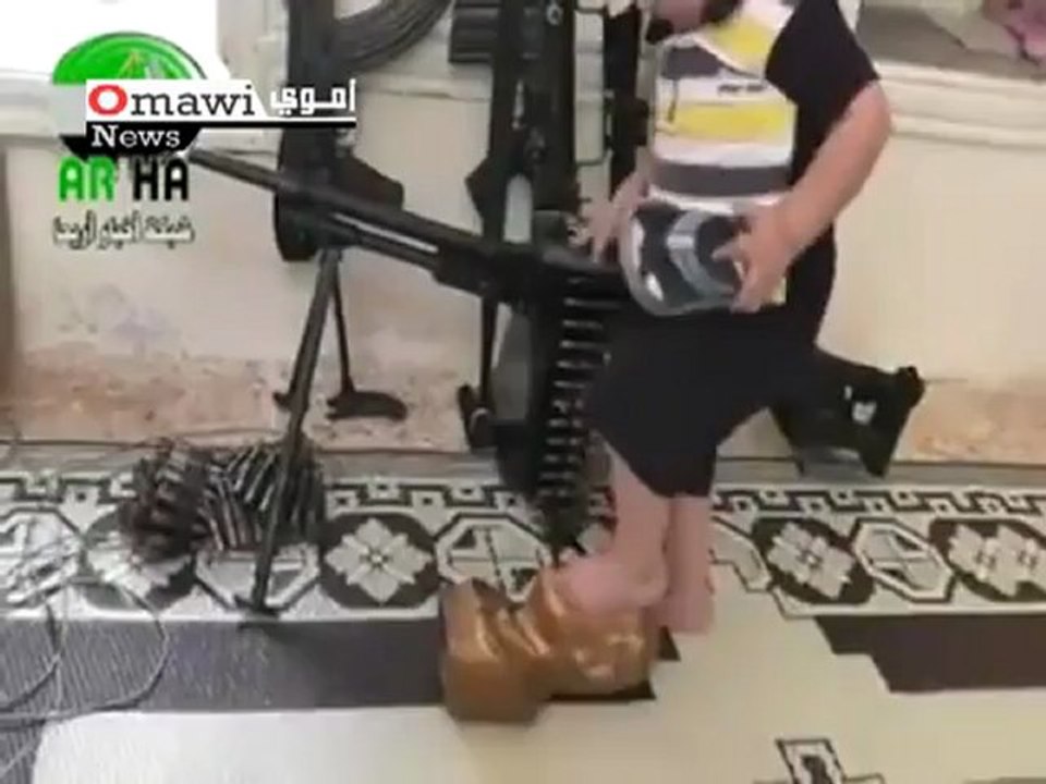 الطفل البطل عمر ينتقم من قاتل أمه وأبيه بحماية...