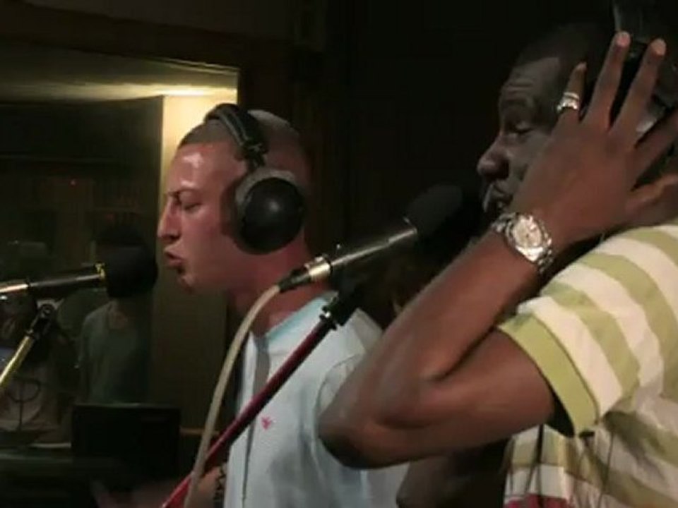 Devlin's ft  Wretch 32 - Off With Their Heads (Exclusive 1st performance in the  Live Lounge)