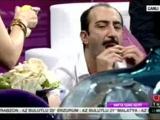 CANLI YAYINDA BALGAM ÇIKARDI