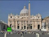 Desperate anti-EU protest in Vatican: Italian man on dome of St Peter's Basilica