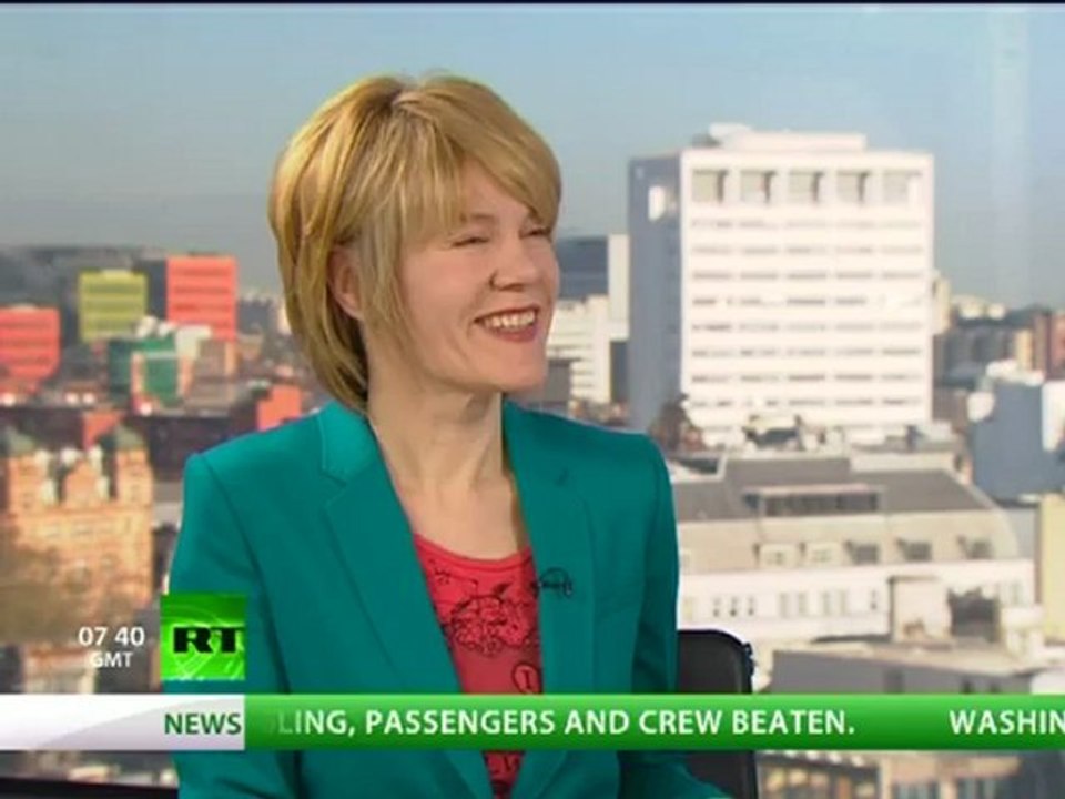 Keiser Report: Parasites Fat on Fraud (E352)