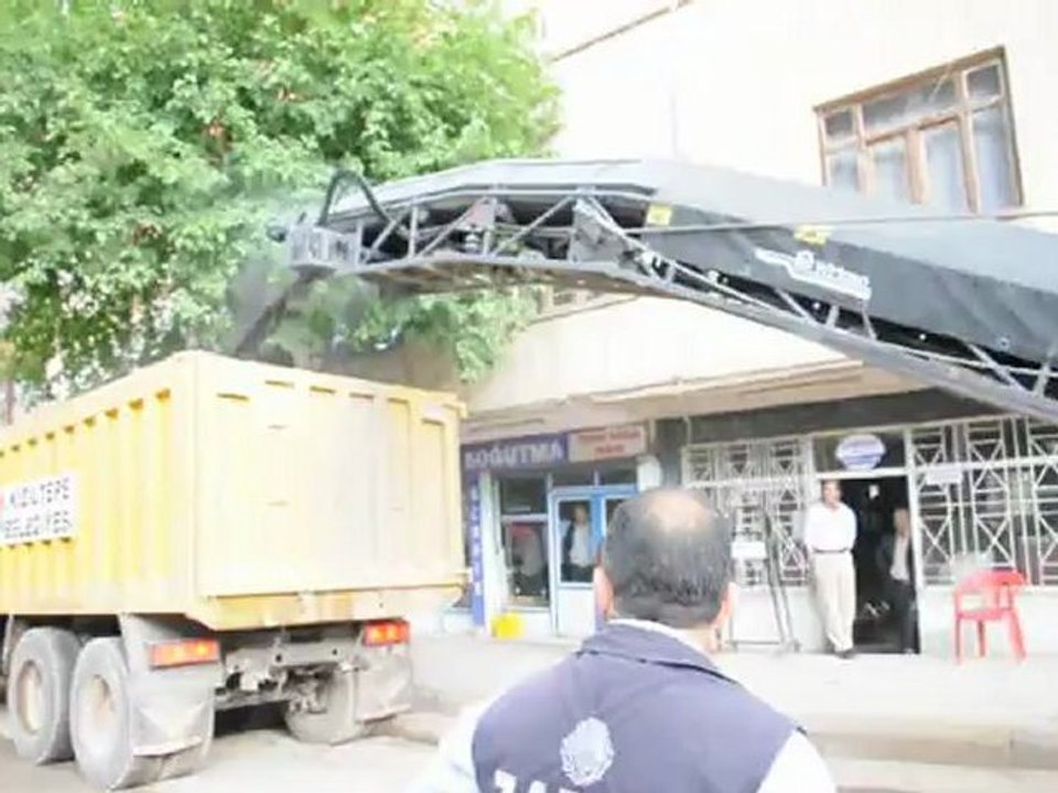KIZILTEPE BELEDİYESİ 24-04-2010 SAHKULUBEY VE MARDIN CAD.YOL YAPIM ÇALIŞMASI (3)