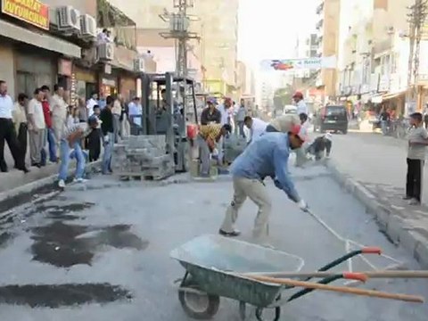 KIZILTEPE BELEDİYESİ 25-05-2010 URFA CADDESİ PARKE DÖŞEM (17)