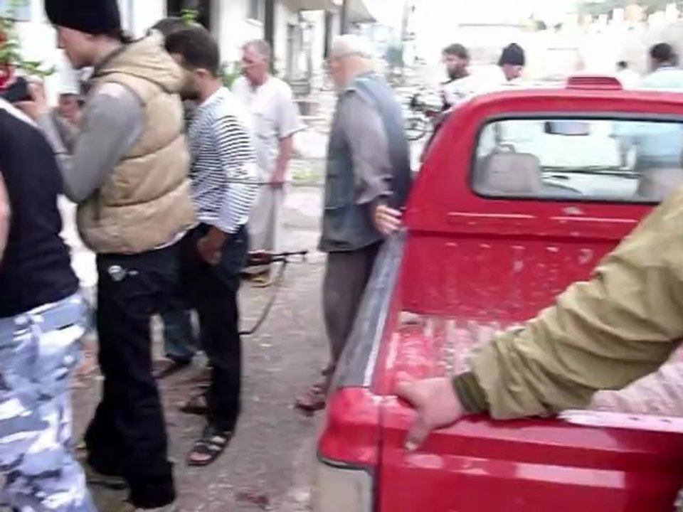 Rebels dig in on the highway between Damascus, Aleppo