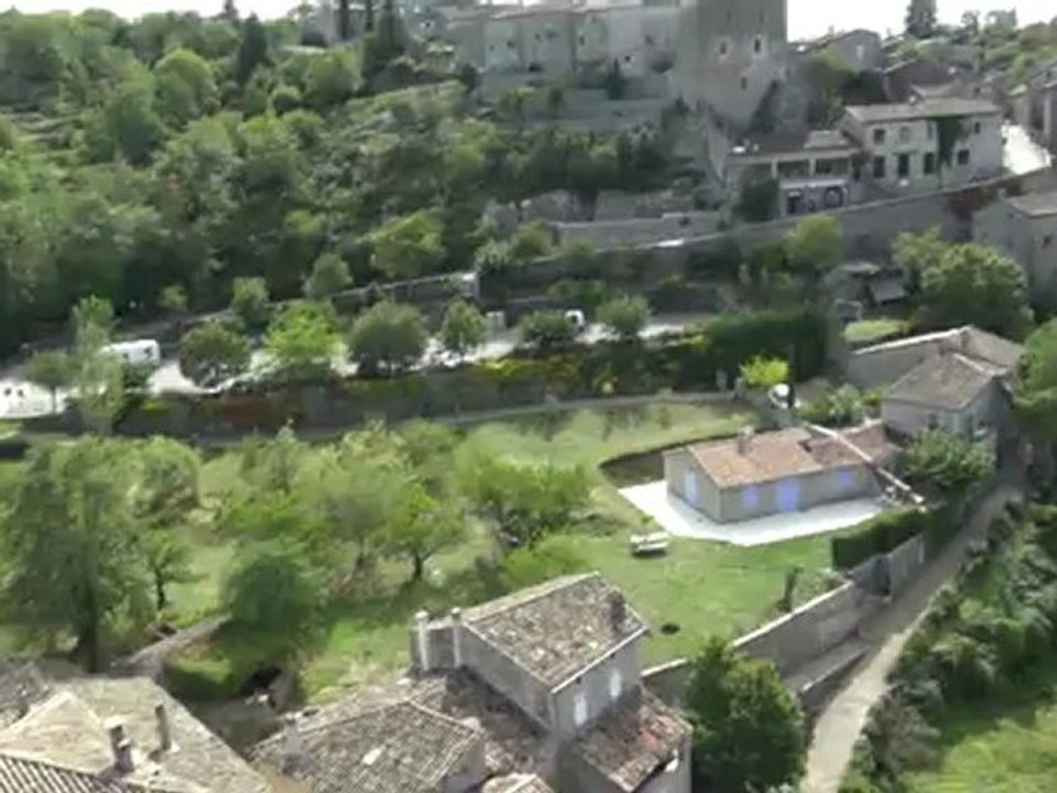 Ardèche : Vidéo aérienne de Balazuc en Ardèche méridionale