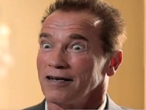Arnold Schwarzenegger nous prouve qu'il est très distingué ..