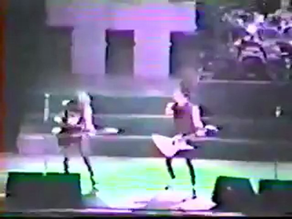 Metallica Jason Falls On Stage
