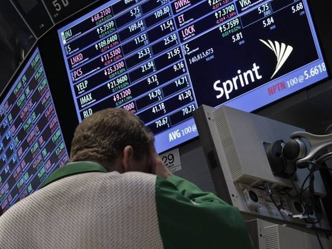 Wall Street Ends Higher on Citi Earnings, Retail Data