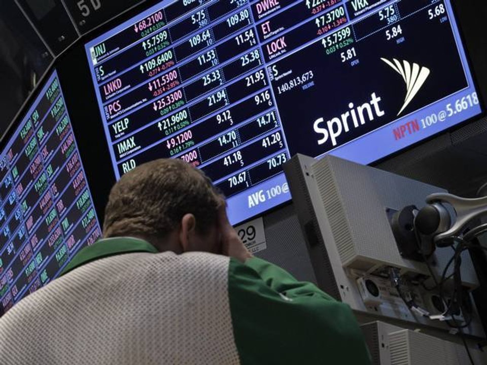 Wall Street Ends Higher on Citi Earnings, Retail Data