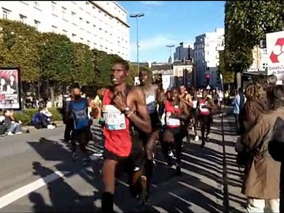tout rennes court 2012 La ''RENAULT'' Hommes 10 km avec mario et son petit vélo
