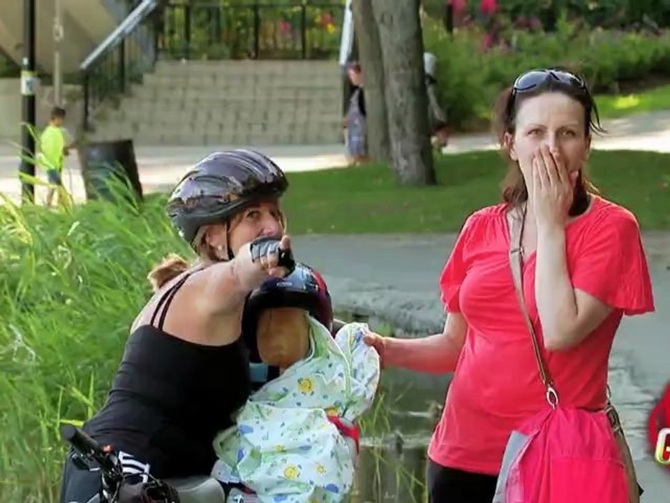 La cycliste perd son bébé!