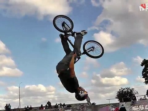 X TREME URUGUAY - All Sports video - Cool Shoe Tricks & Chicks