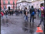 Napoli - Il maltempo non ferma la protesta della scuola (12.10.12)