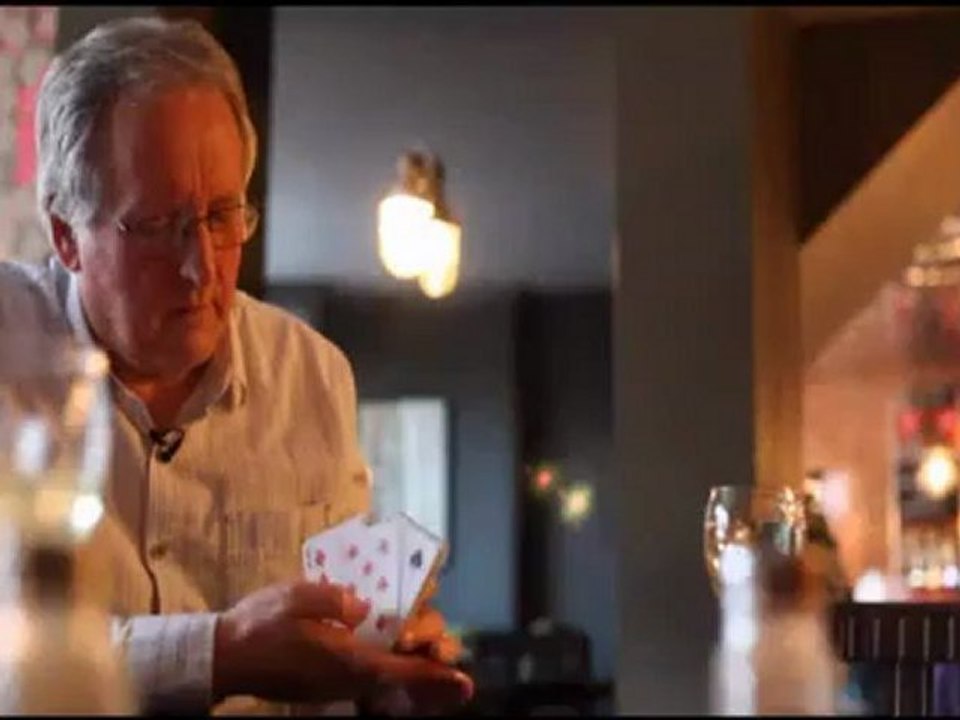 Miracle Signed Card In Envelope (Gimmick and DVD) by Roger Curzon - Magic Trick