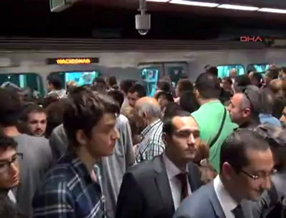 Taksim Metrosunda İntihar Kamerada