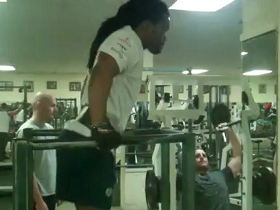 Nason in the Reps Gym Preston: Dip challenge on Konkura.com Sport and Fitness