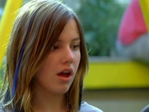 Gil questiona Lia sobre Dinho