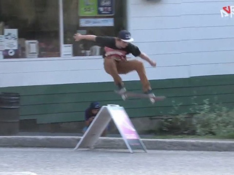 Tribute's Totally Organic - Skate video - Cool Shoe Tricks & Chicks