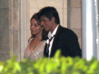 Shahrukh & Gauri Khan @ Saif - Kareena's Reception