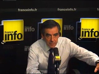Fillon dénonce "l'amateurisme" du gouvernement