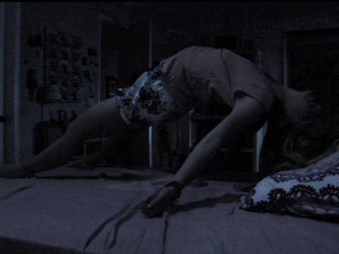 Paranormal Activity 4 - extrait Lévitation