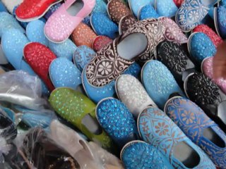 DERRIERE LES PLANCHES