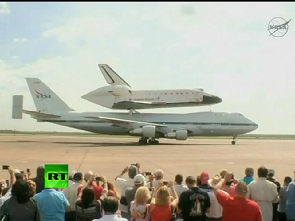 NASA video: Shuttle Endeavour on farewell trip
