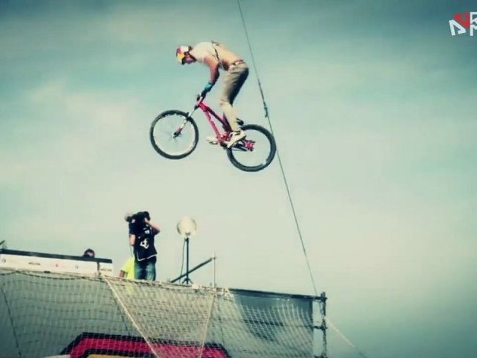 Freestyle.ch 2012 - All Sports video - Cool Shoe Tricks & Chicks