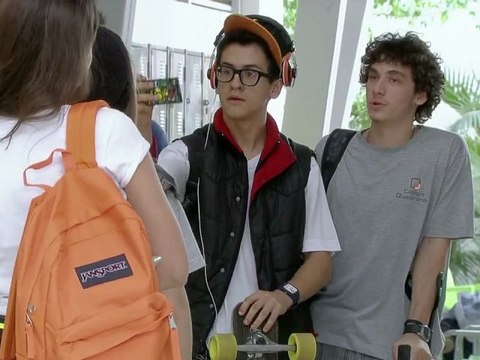 Dinho implica com Lia e Gil