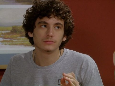 Dinho confessa a Orelha que está dividido entre Lia e Ju