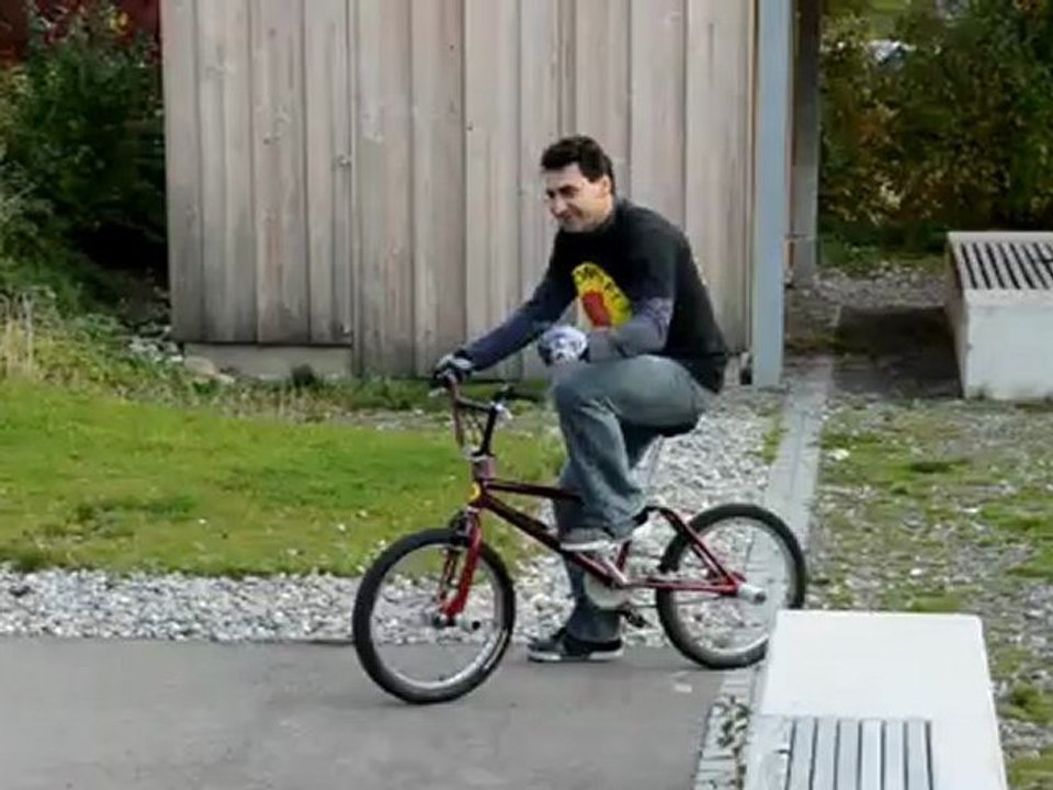 Freestyle BMX Flatland Show Tricks