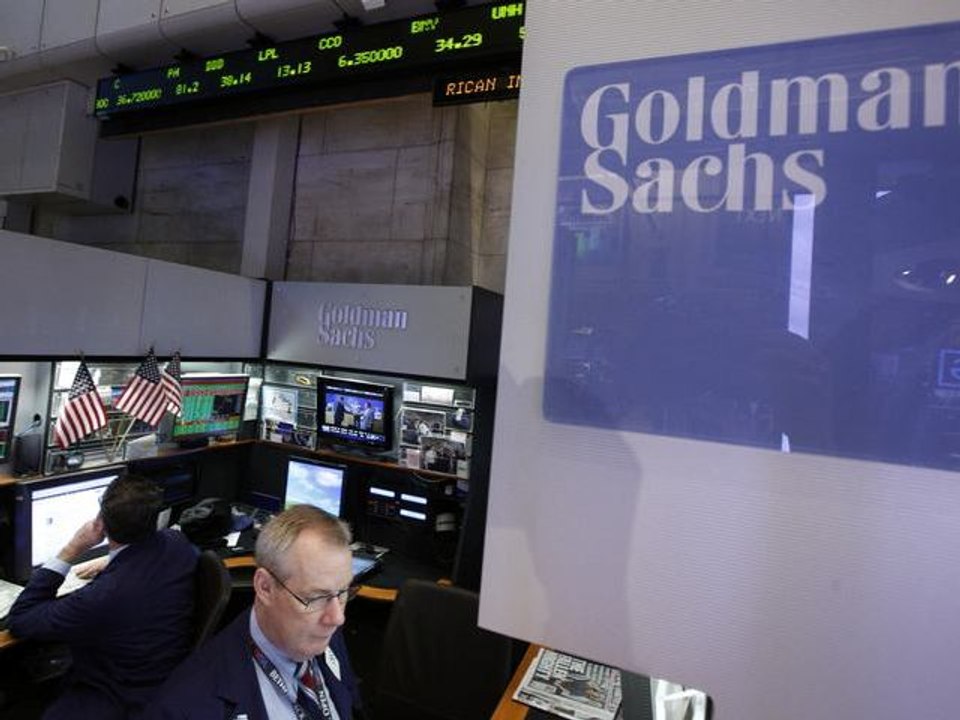Wall Street Edges Higher for Third Consecutive Day