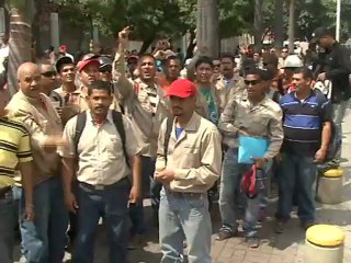 Obreros y damnificados de Ciudad Tiuna protestan: "Presidente, ese Ministro de Vivienda y Hábitat no sirve"
