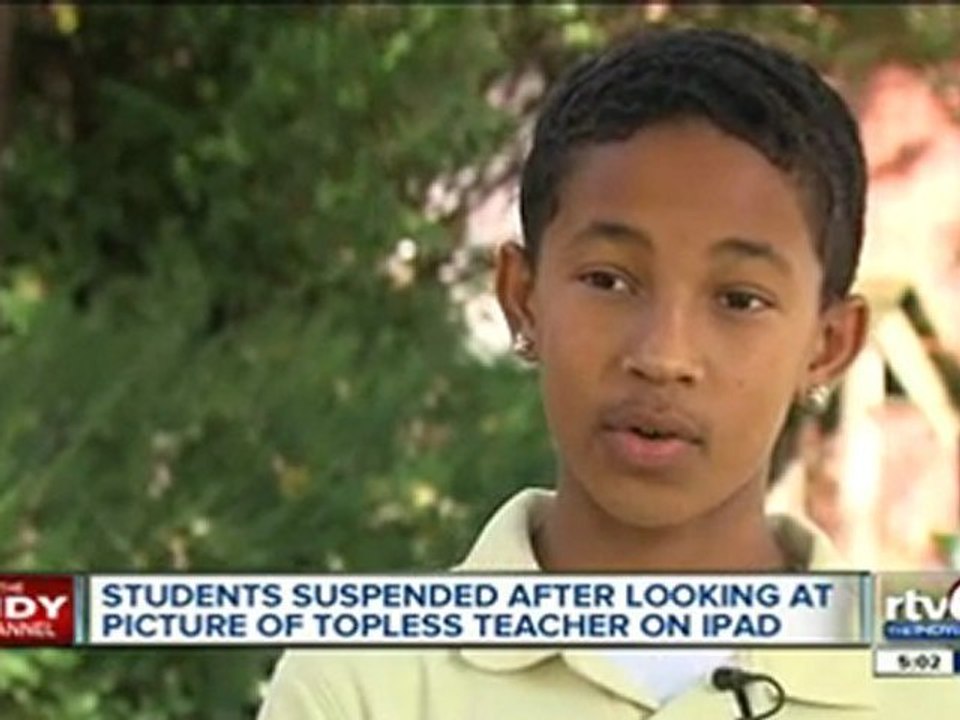 School Suspends Students Who Accidentally Looked at Teacher's Topless Photo