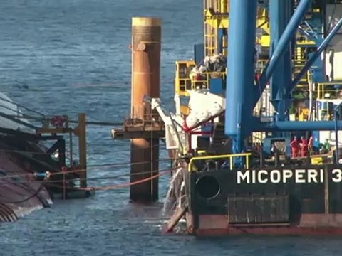 Teams battle to remove Costa Concordia shipwreck from ocean