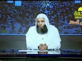 هل يجوز أن يساعد أمه فى الحج بمال غير طيب؟