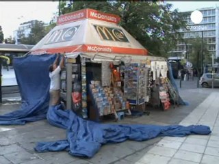 Les Grecs en grève crient leur colère le jour du...