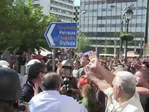 Affrontements en marge du défilé à Athènes