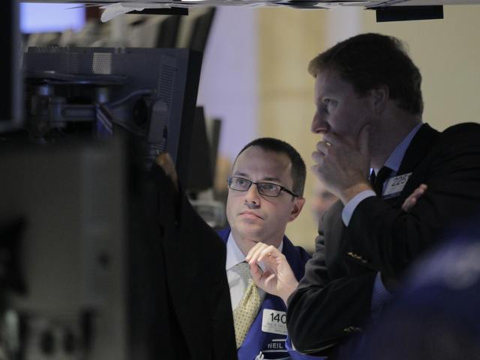 Wall Street Closes Down After Weak Earnings, Fed