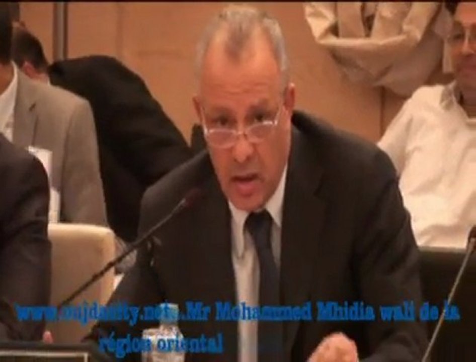 والي الجهة الشرقية عامل عمالة وجدة انكاد محمد مهيدية خلال تقديم المشاريع المهكلة لمدينة وجدة ، بمقر الولاية