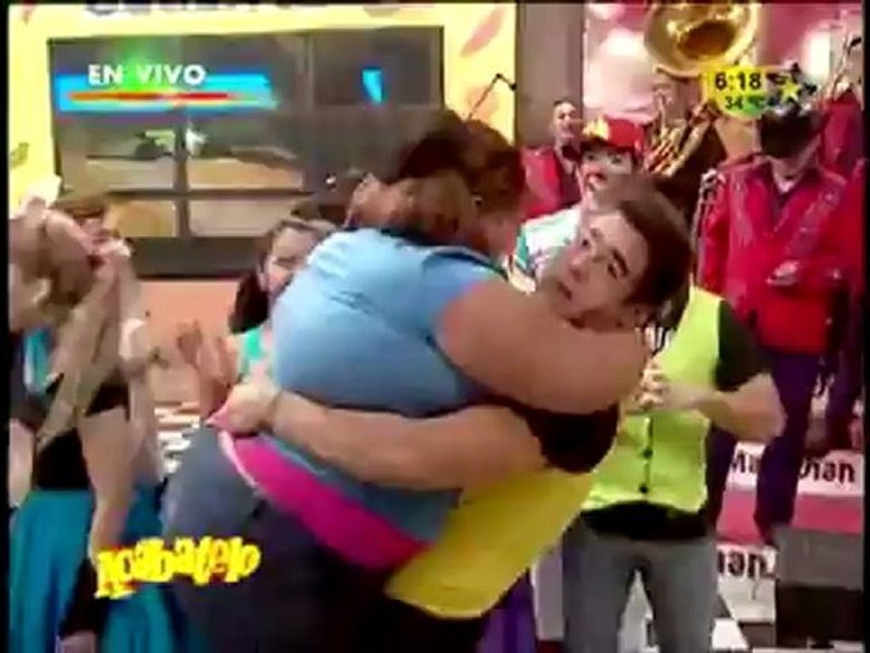 Se le cae una fan