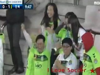lee-dong-gook-trinh-dien-sieu-pham-do-nguc_-xoay-nguoi-bat-vo-le-mau-muc!