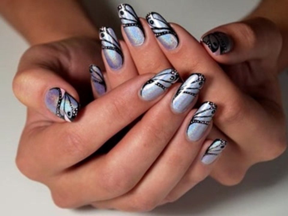 Nail art french manucure ailes de papillon noir et rose