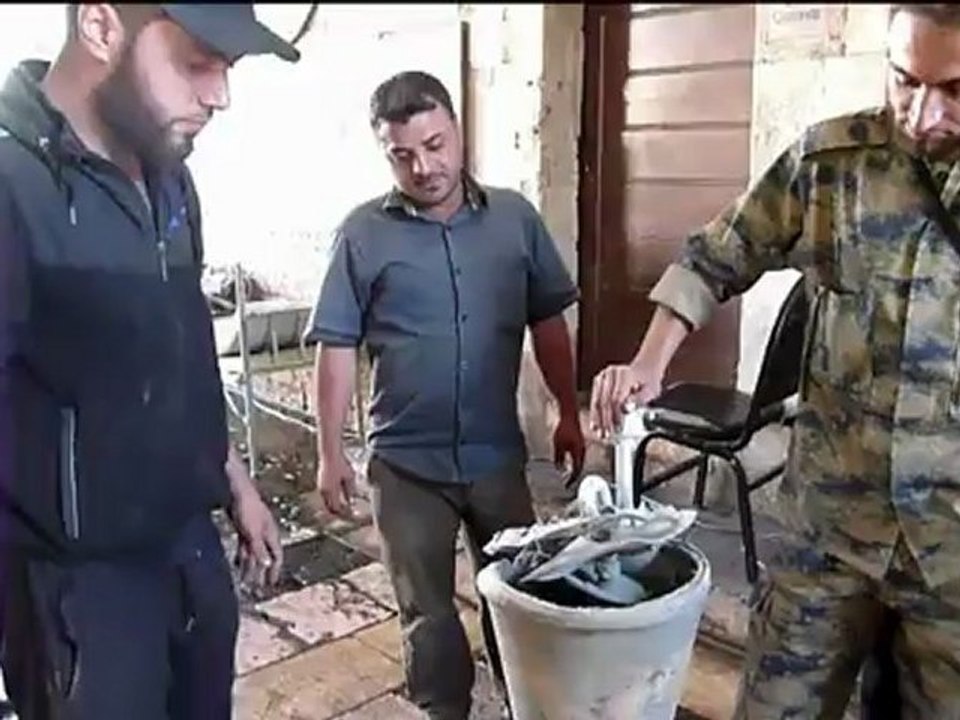 Syrian warplanes drop cluster bombs: rebels