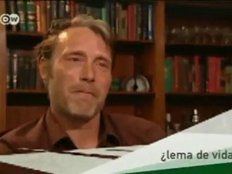 El artista Mads Mikkelsen nos muestra su lado más personal | Euromaxx