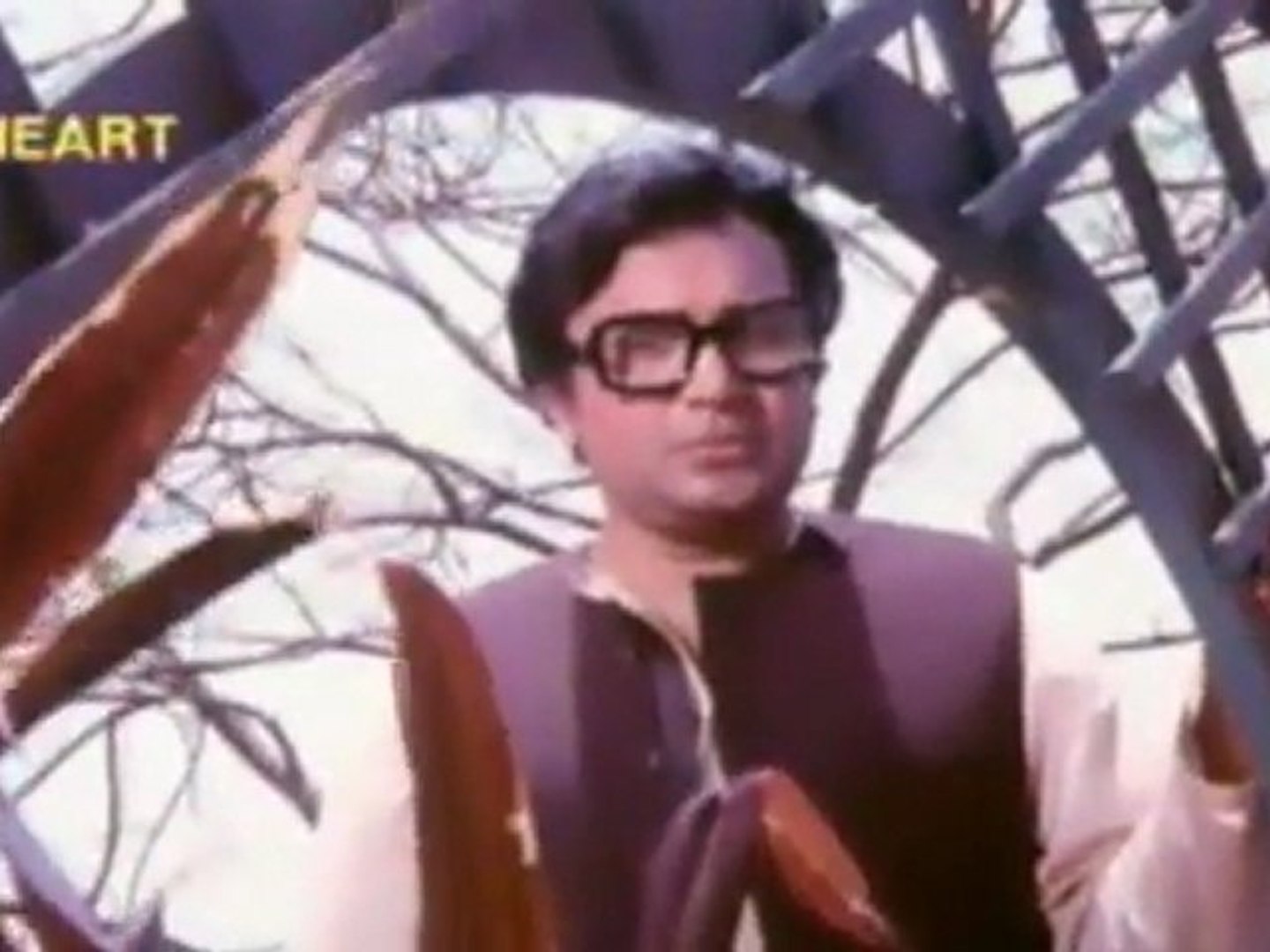 Asha Chilo Valobasha Chilo Kishore Kumar Video Dailymotion asha chilo valobasha chilo kishore kumar